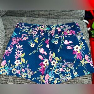 Woman’s shorts with floral print